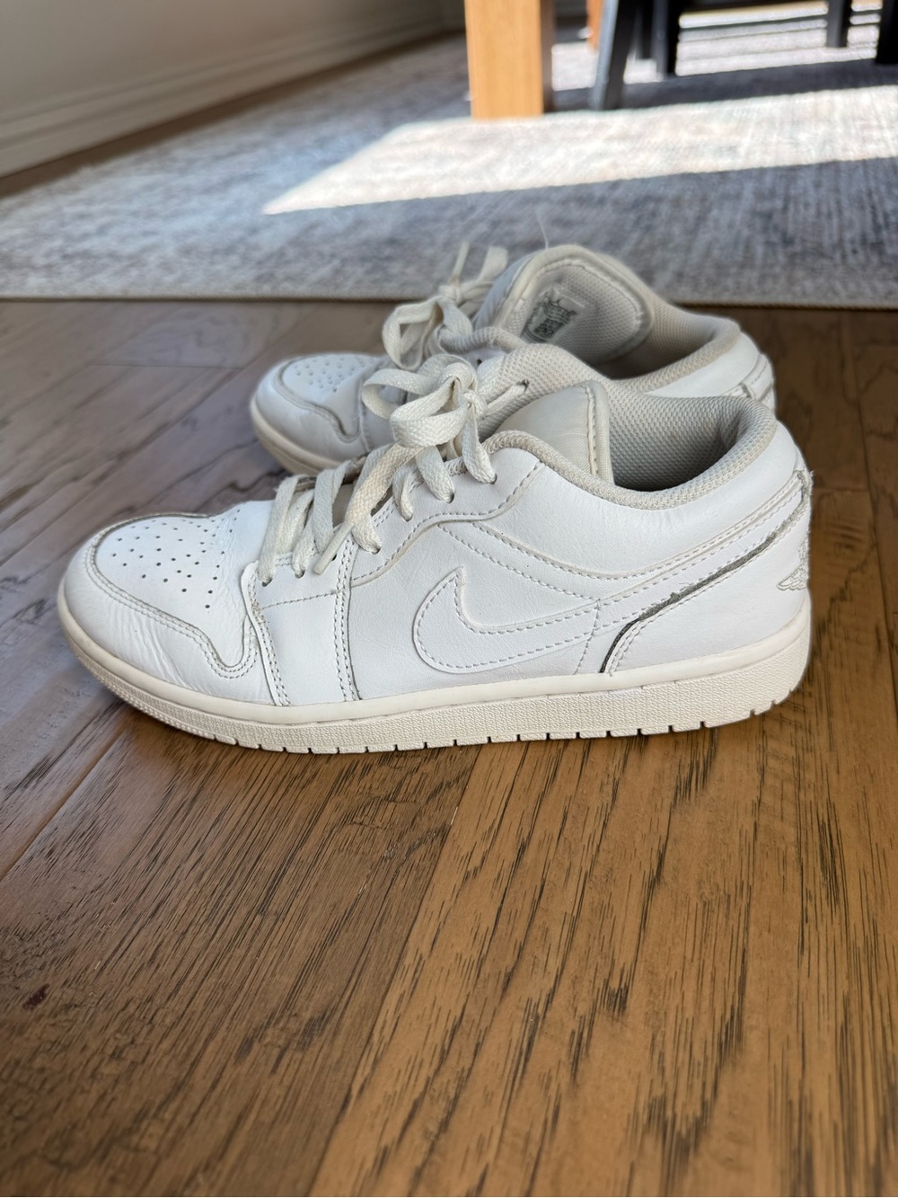 Nike Jordan White Low-Top